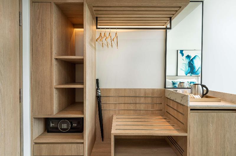 Hilton Garden Inn Phuket, Thailand, Singapore