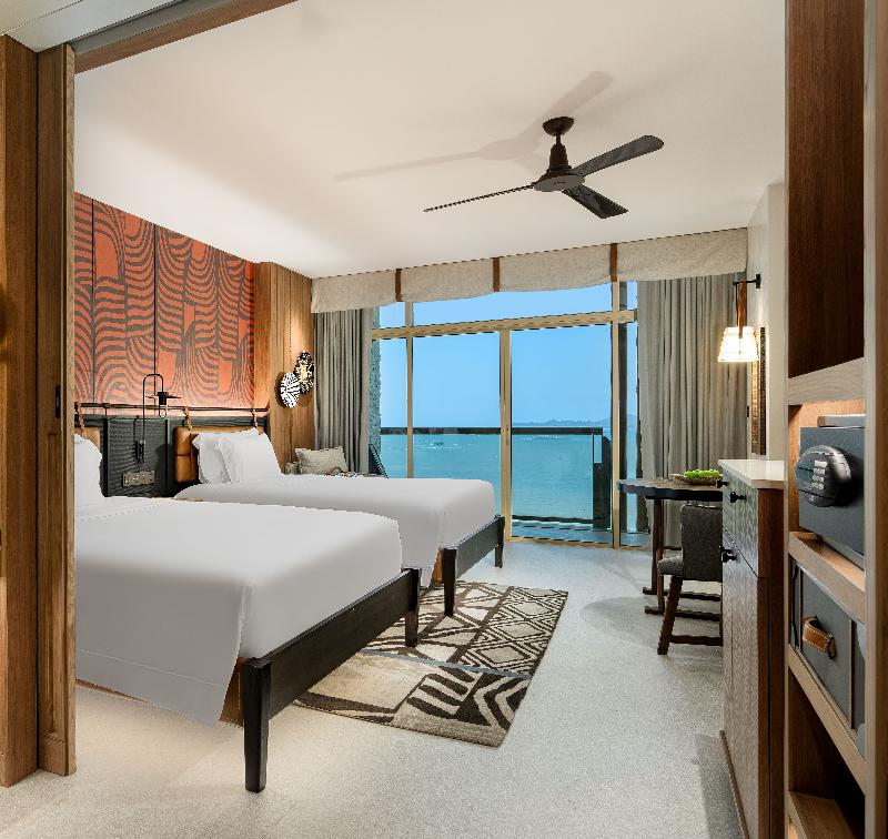 Centara Grand Mirage Beach Resort Pattaya, Singapore