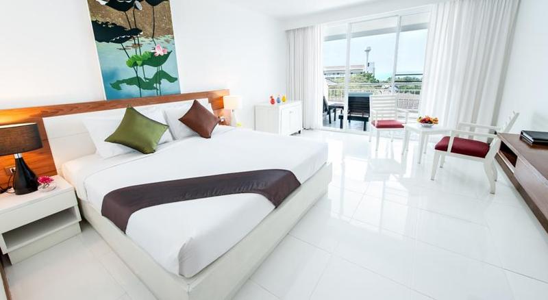 Pinnacle Grand Jomtien Resort & Beach Club, Singapore