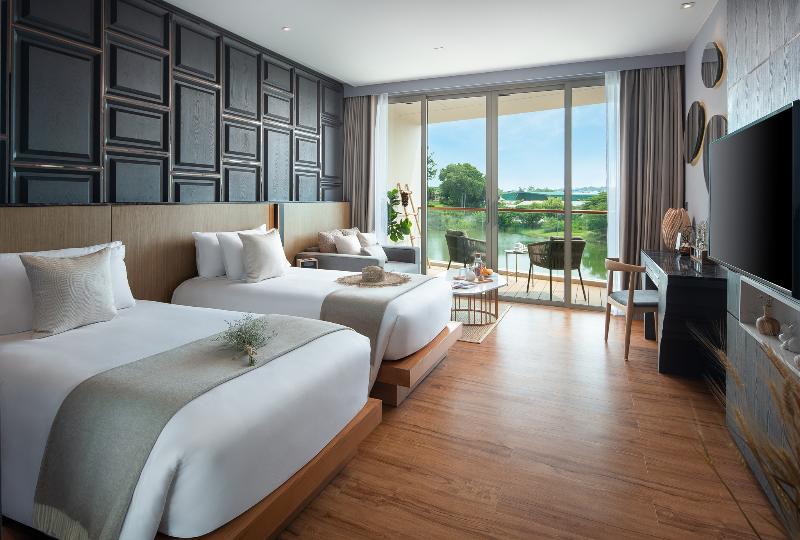Wyndham Grand Nai Harn Beach Phuket, Singapore