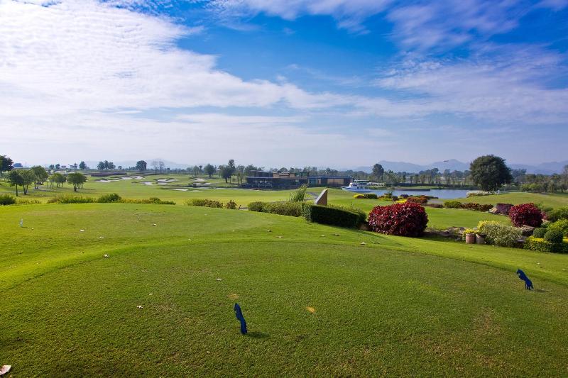 Rancho Charnvee Resort & Country Club, Singapore
