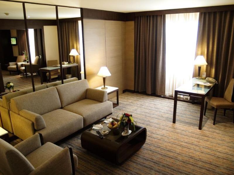 Zenith Sukhumvit Hotel, Bangkok, Singapore