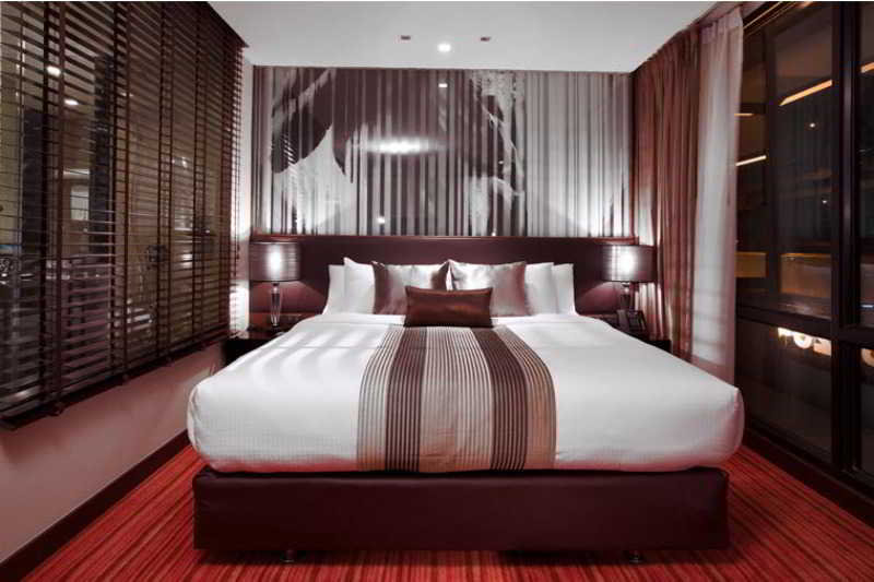 M2 de Bangkok, Singapore