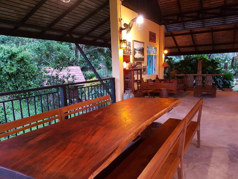 Baan Sakuna, Singapore