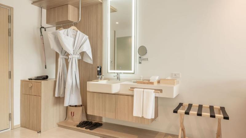 U Hua Hin, Singapore