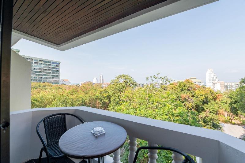 Hillside Resort Pattaya, Singapore