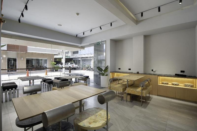 Metz Pratunam Hotel, Singapore