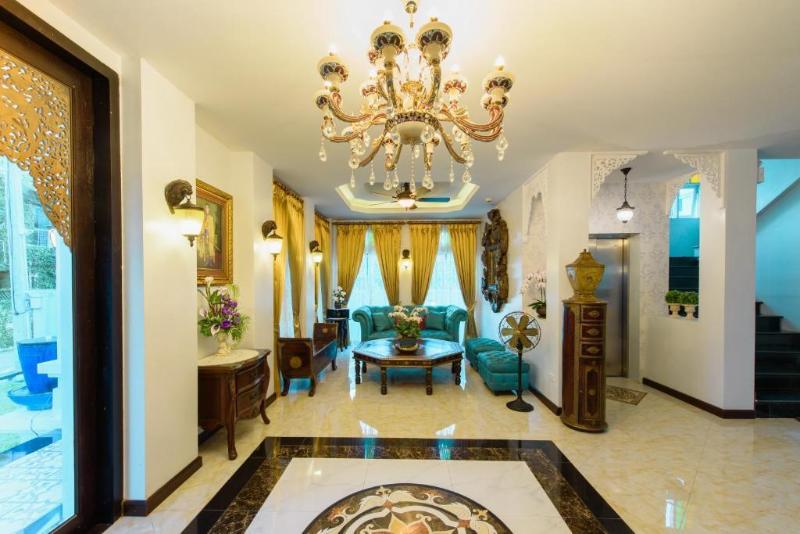 The Velvet Orchid, Singapore