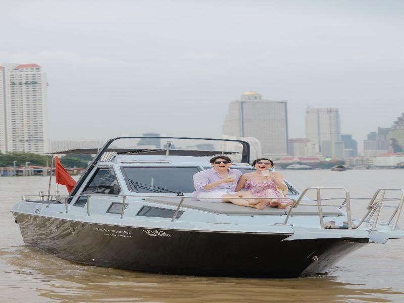 Ten Six Hundred Chao Phraya Bangkok, Singapore