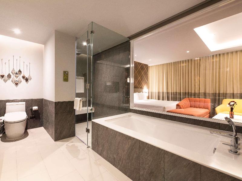 Mercure Bangkok Sukhumvit 24, Singapore