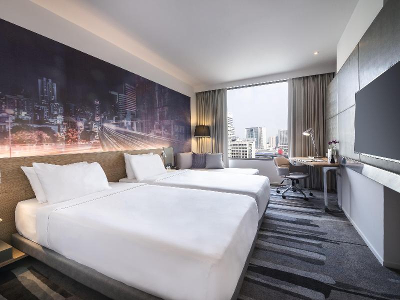 Novotel Bangkok Sukhumvit 4, Singapore