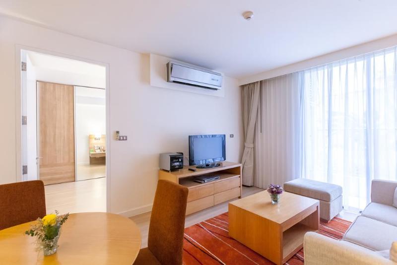Oakwood Residence Sukhumvit 24 Bangkok, Singapore