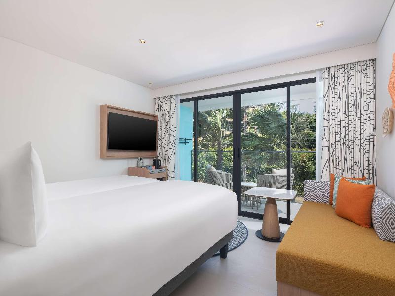 ibis Styles Phuket Bangtao, Singapore