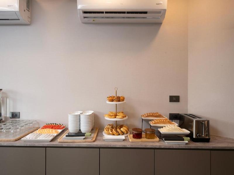 SureStay Plus by Best Western Ramkhamhaeng Airport Rail Link, Singapore