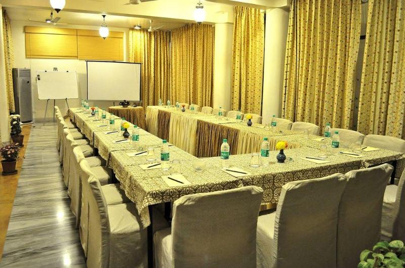 Photo of Om Niwas Suite Hotel, 3-star hotel in Jaipur District