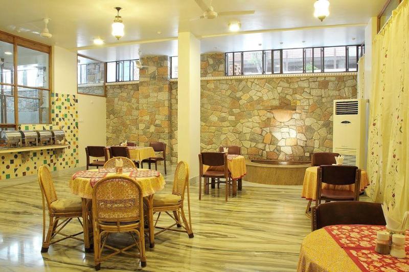Photo of Om Niwas Suite Hotel, 3-star hotel in Jaipur District