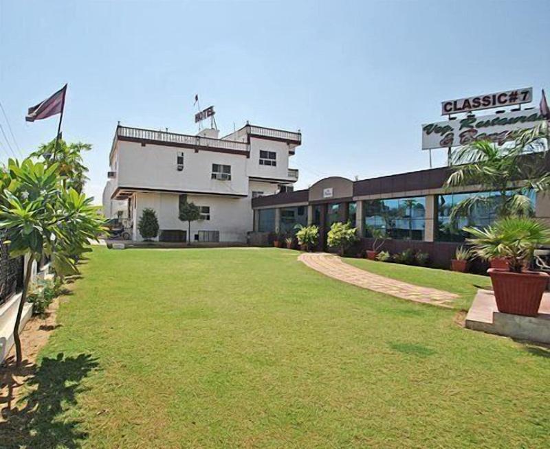 Photo of Classic 7 Hotel & Restaurant, 3-star hotel in Jaipur District