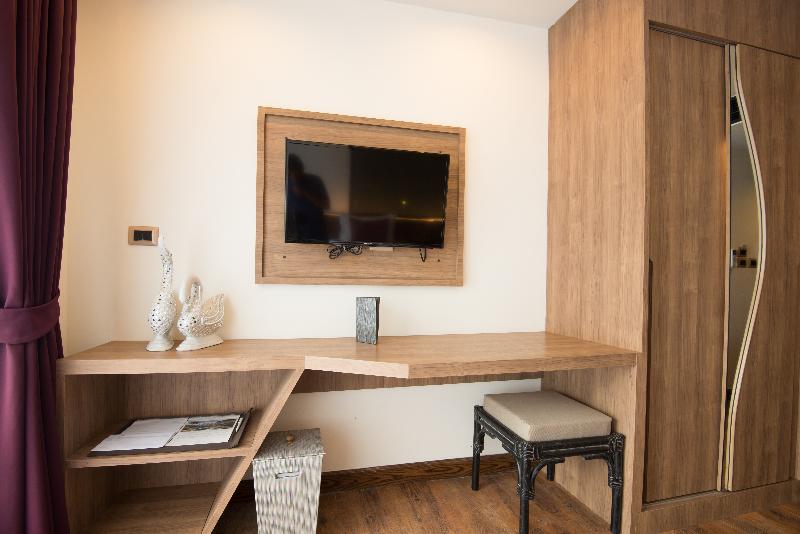 Photo of The Beach Heights Resort, 4-star hotel in Karon Beach