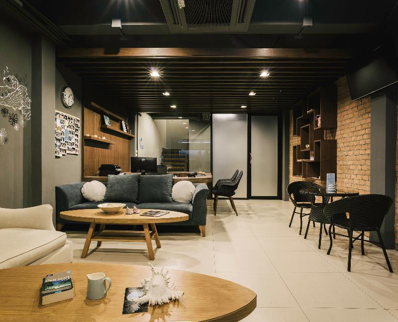 TIRAS Patong Beach Hotel exterior, 2-Star hotel in Bangla Road