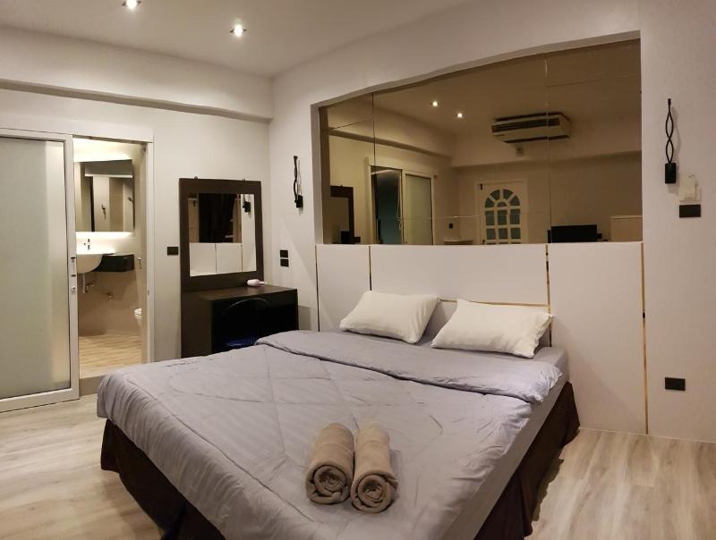 Photo of TIRAS Patong Beach Hotel, 2-star hotel in Bangla Road