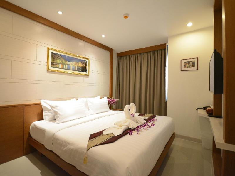 Photo of PJ Patong Resortel, 3-star hotel in Bangla Road