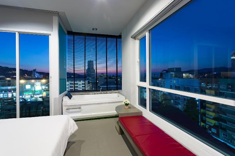 Photo of PJ Patong Resortel, 3-star hotel in Bangla Road