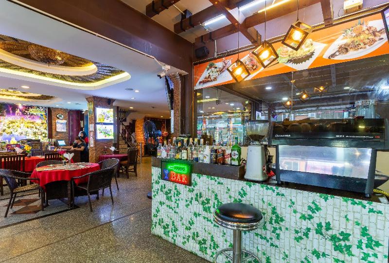 Photo of Tanawan Phuket Hotel, 2-star hotel in Bangla Road