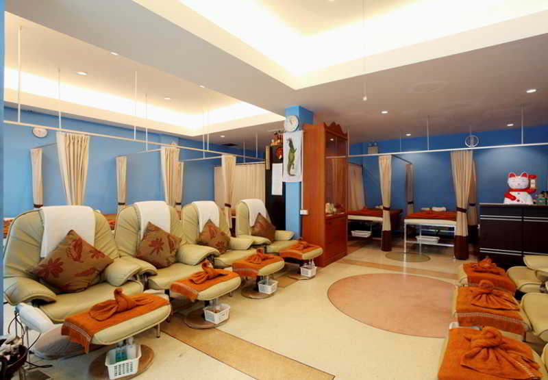 Photo of Tanawan Phuket Hotel, 2-star hotel in Bangla Road