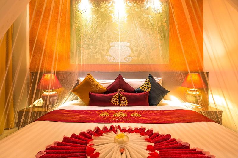 Photo of Tanawan Phuket Hotel, 2-star hotel in Bangla Road