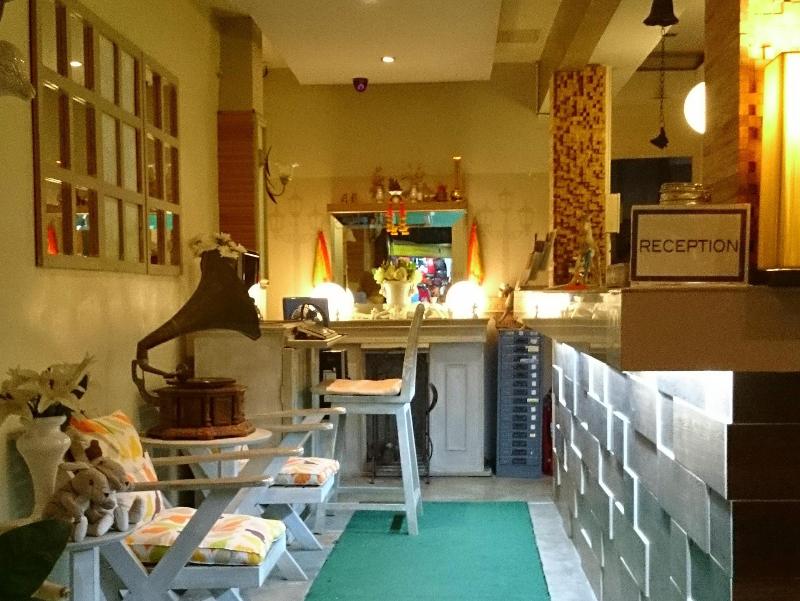 Limburi Hometel exterior, 3-Star hotel in Bangla Road