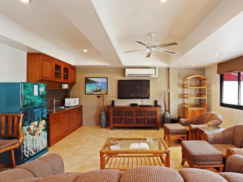 Photo of Summer Breeze Hotel, 3-star hotel in Bangla Road