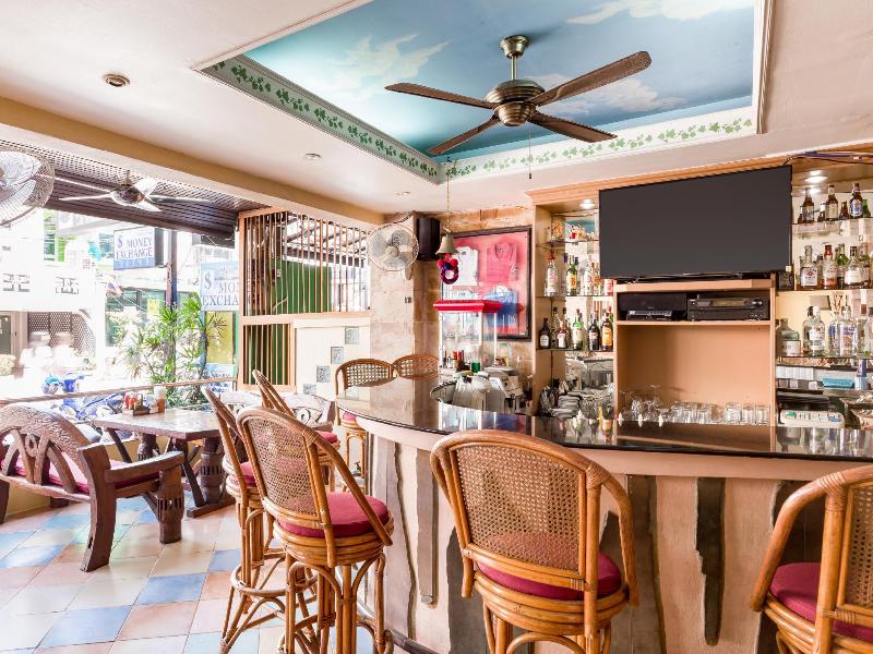 Photo of Summer Breeze Hotel, 3-star hotel in Bangla Road