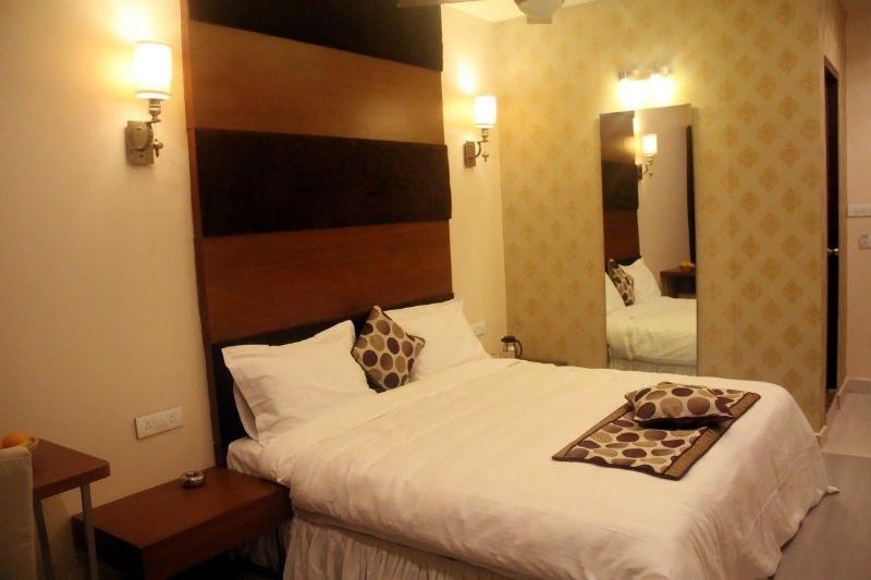 Buhari Royale Boutique Hotel exterior, 3-Star hotel in Chennai (and vicinity)