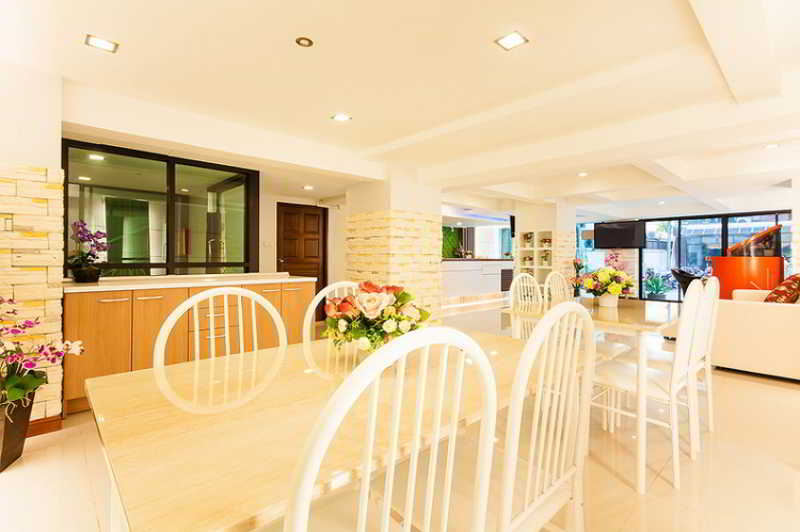 Photo of Patong Max Value Hotel, 3-star hotel in Bangla Road