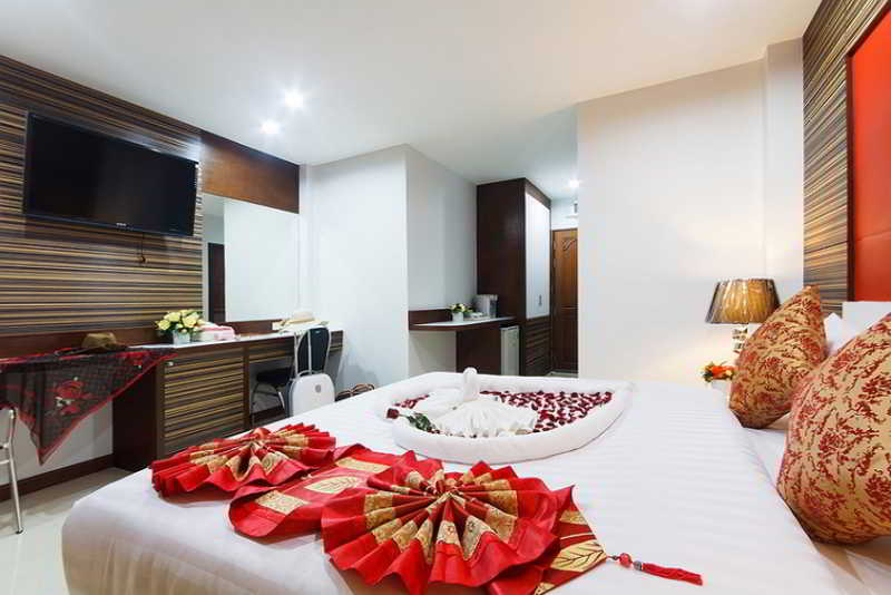 Photo of Patong Max Value Hotel, 3-star hotel in Bangla Road