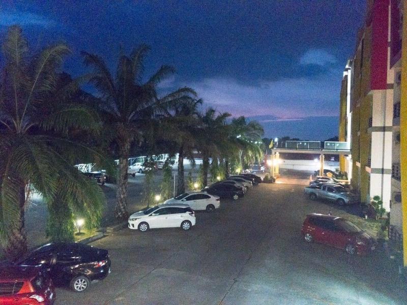 Photo of The Icon Service Apartment, 3-star hotel in Si Maha Phot