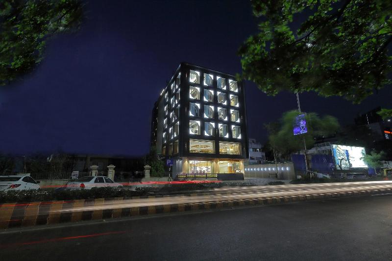 Photo of Hotel Silver Heights, 3-star hotel in Ahmedabad