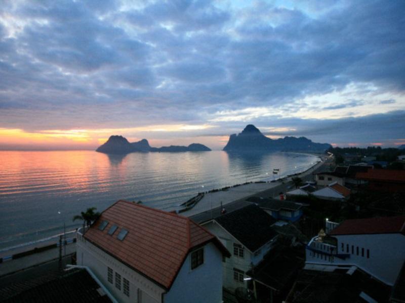 Prachuap Beach Hotel, Singapore