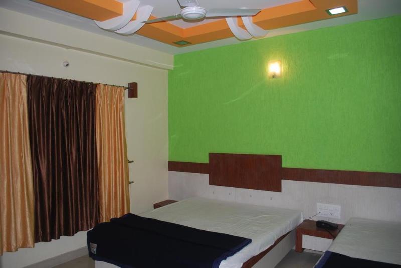 Photo of Hotel Disha Palace, 2-star hotel in Shirdi