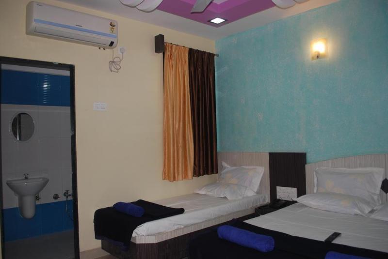 Photo of Hotel Disha Palace, 2-star hotel in Shirdi