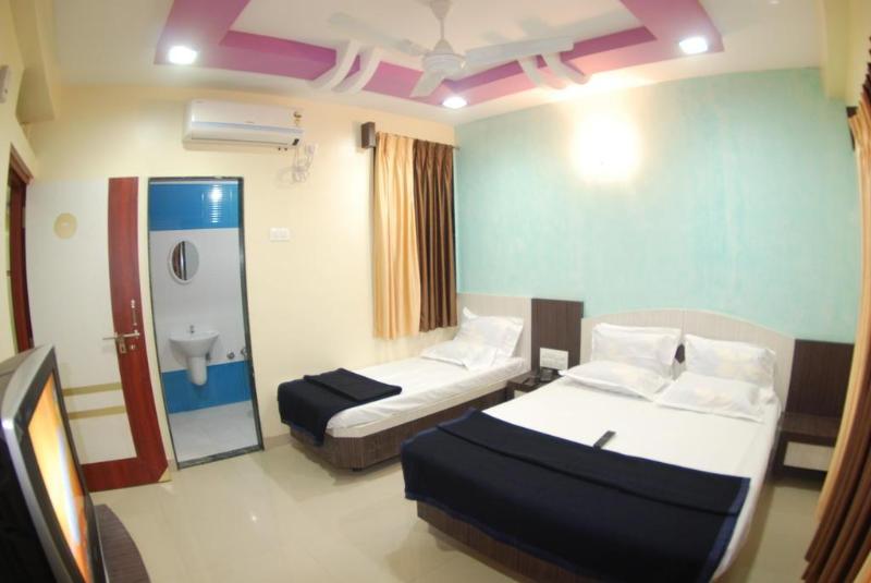 Photo of Hotel Disha Palace, 2-star hotel in Shirdi
