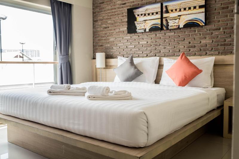 Chinotel exterior, 2-Star hotel in Phuket (and vicinity)