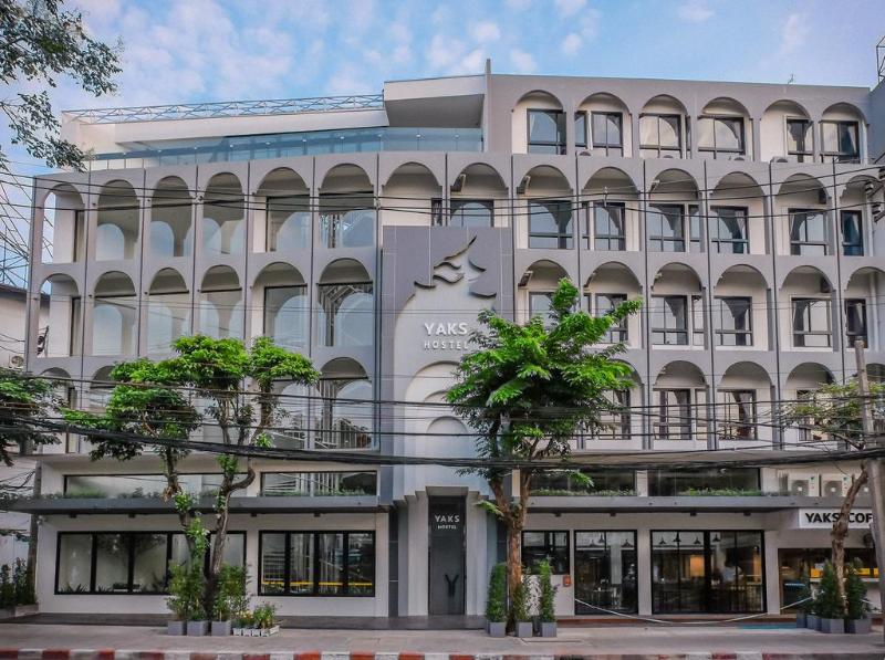 Photo of Yaks House Hostel, 5-star hotel in Arun Amarin