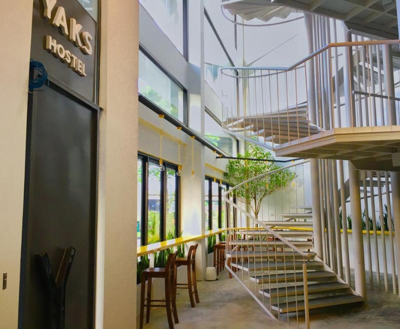 Photo of Yaks House Hostel, 5-star hotel in Arun Amarin