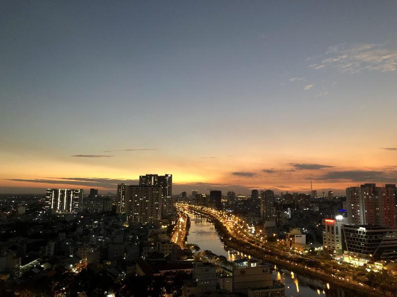 Saigon Sirius, Singapore