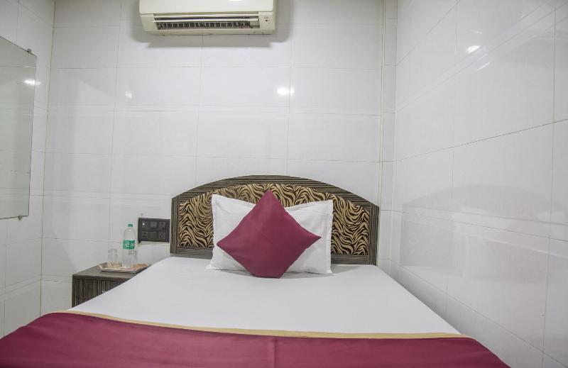 Photo of Relax Guest House, 3-star hotel in Mumbai (and vicinity)