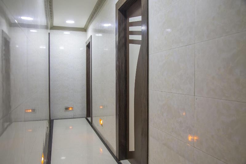Photo of Relax Guest House, 3-star hotel in Mumbai (and vicinity)