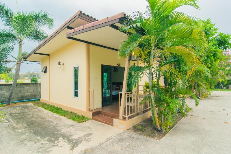 Photo of OYO 607 Nawang Resort, 2-star hotel in Hua Hin (and vicinity)