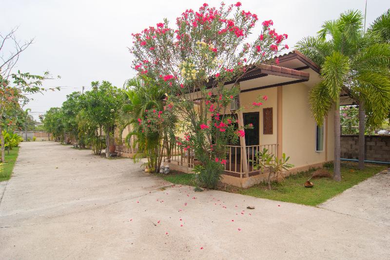 Photo of OYO 607 Nawang Resort, 2-star hotel in Hua Hin (and vicinity)