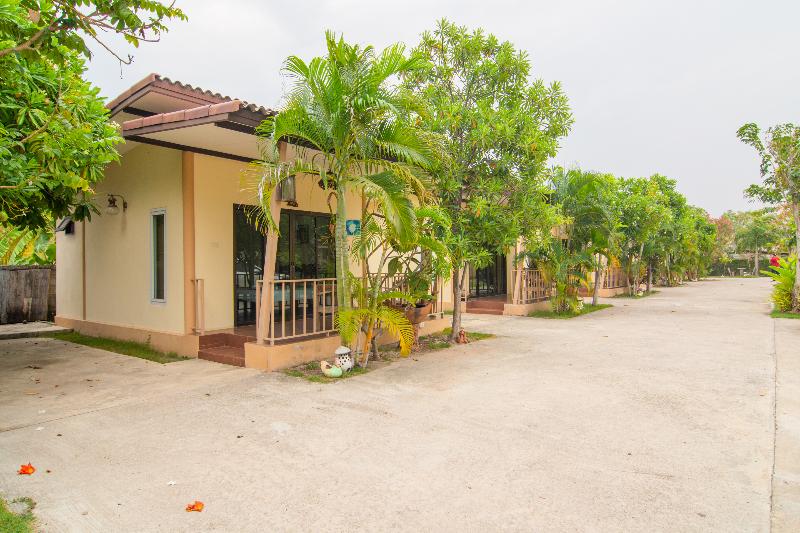 Photo of OYO 607 Nawang Resort, 2-star hotel in Hua Hin (and vicinity)